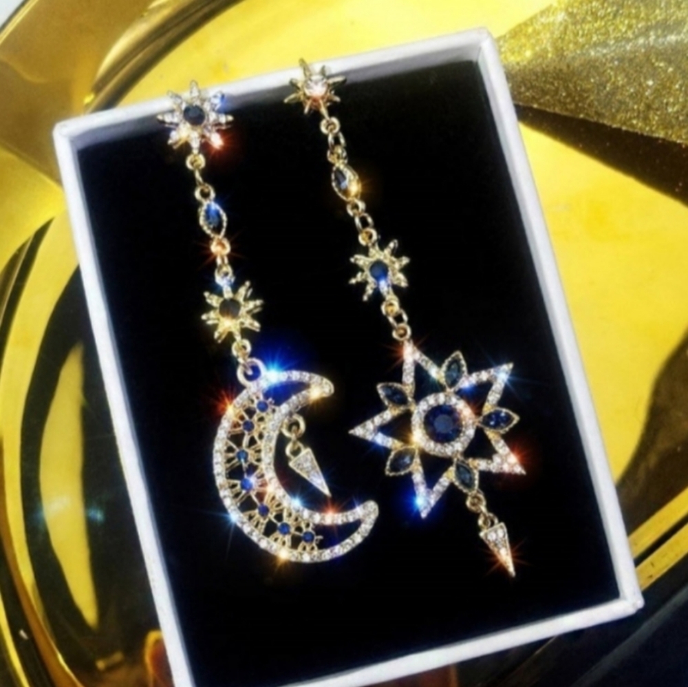 🎀Stunning Long Star and Moon Dangle Earrings